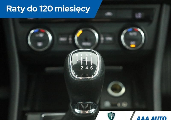 Skoda Superb cena 60000 przebieg: 182105, rok produkcji 2015 z Tarnobrzeg małe 277